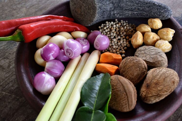 Diverse ingrediënten voor een zelfgemaakt wokgerecht. Afbeelding van Robert Lens via Pixabay.